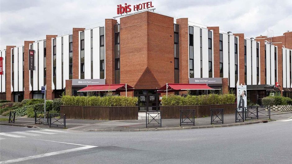 Ibis Paris Evry Exterior
