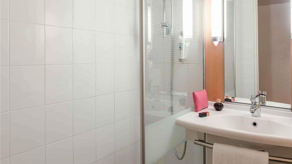 Ibis Hotel Paris La Defense Room