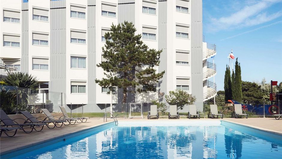 Ibis Toulon La Seyne Sur Mer Pool