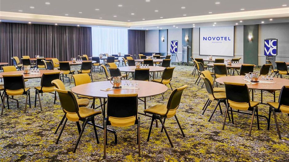 Novotel Toronto North York Meeting