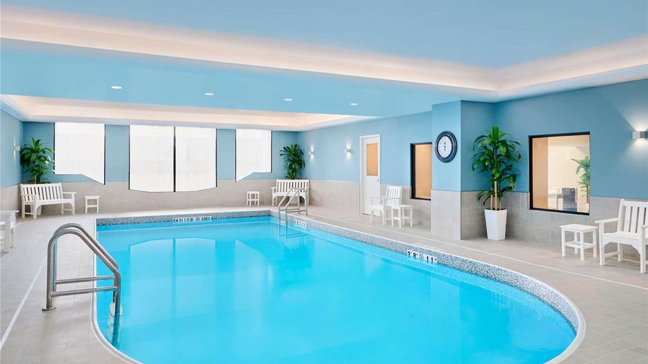 Novotel Toronto North York Pool