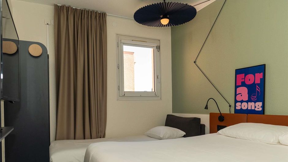 Ibis Center Room