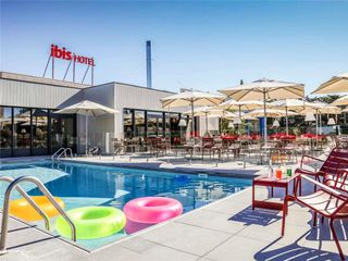 Ibis Center