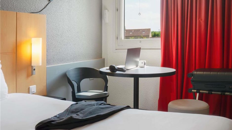 Ibis Cergy Le Port Room