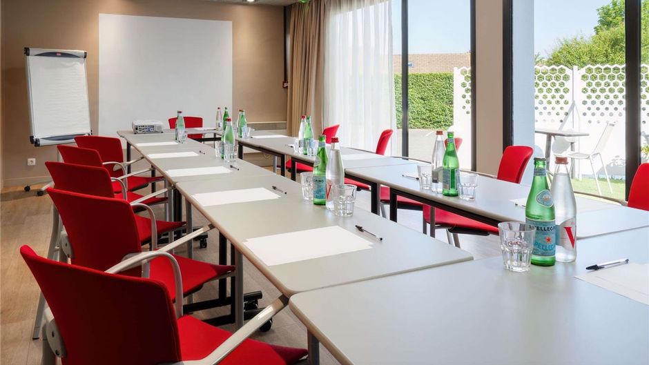 Ibis Cergy Le Port Meeting