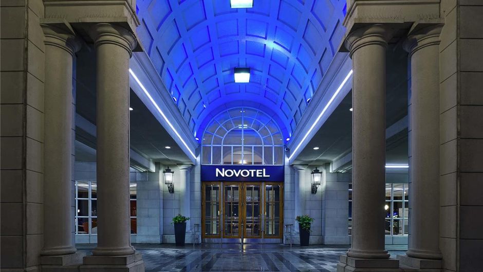 Novotel Toronto Centre Exterior