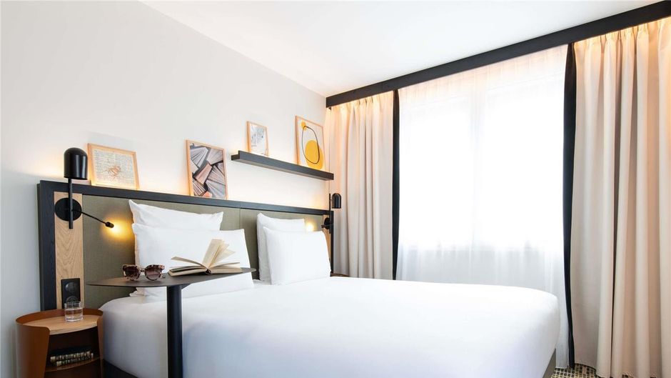Mercure Paris Austerlitz Bibliotheque Room