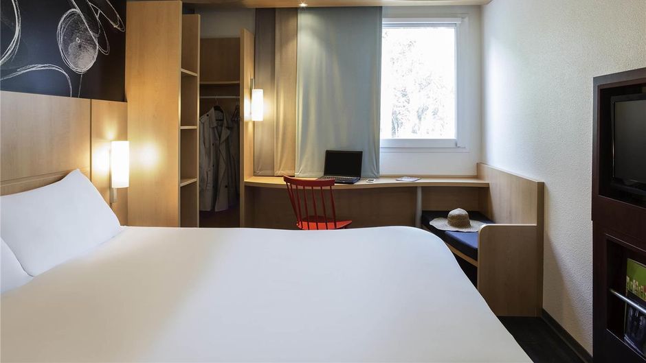 Ibis Paris Meudon La Foret-Velizy Room