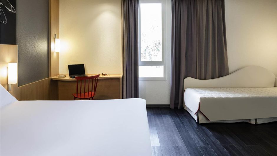 Ibis Paris Meudon La Foret-Velizy Room