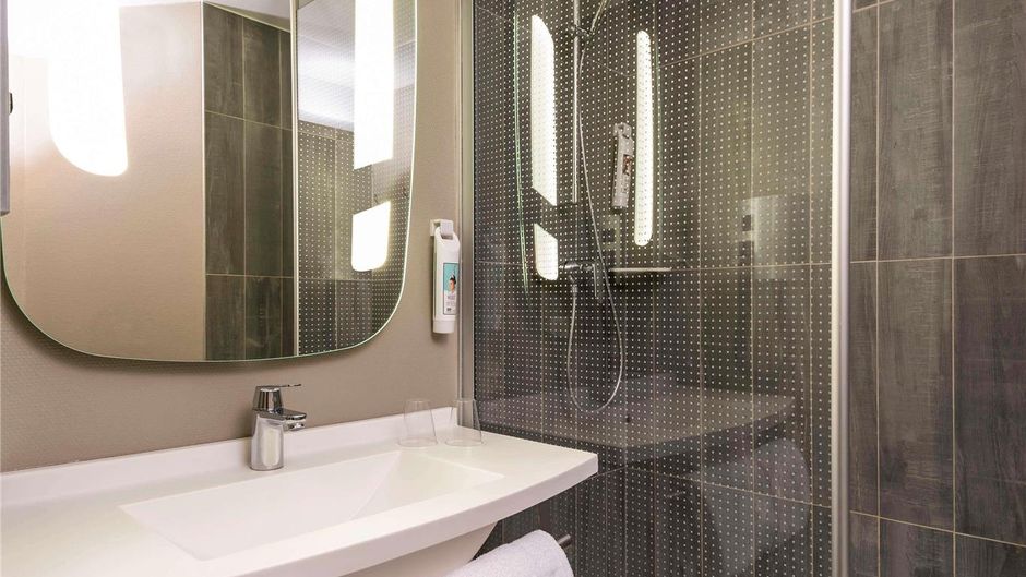 Ibis Paris Alesia Room