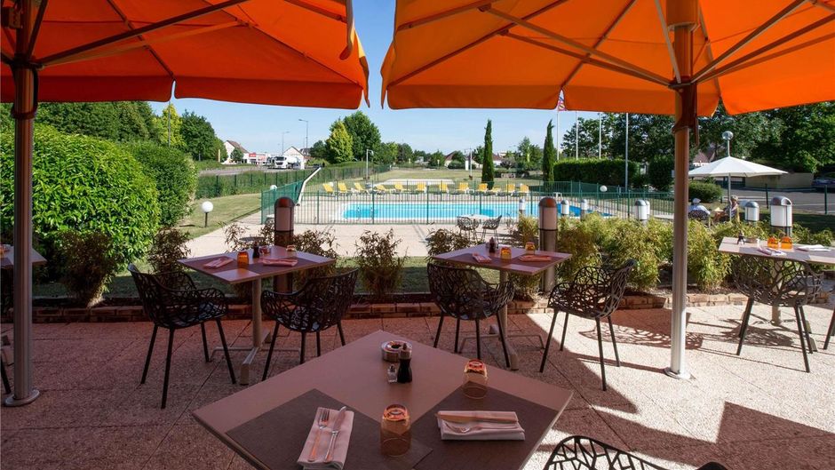 Ibis Beaune La Ferme aux Vins Pool