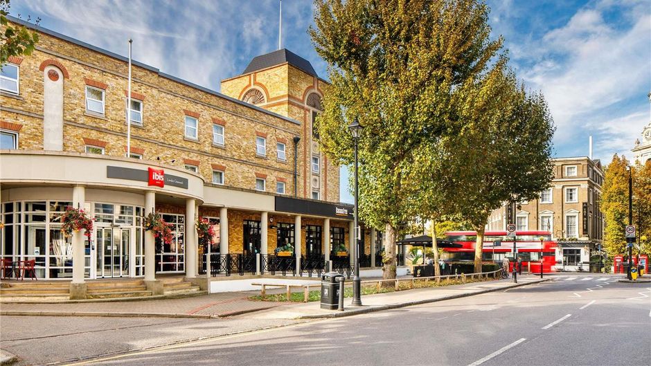 Ibis Hotel Greenwich Exterior