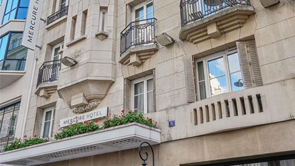 Mercure Paris Opera Faubourg Montmartre Exterior