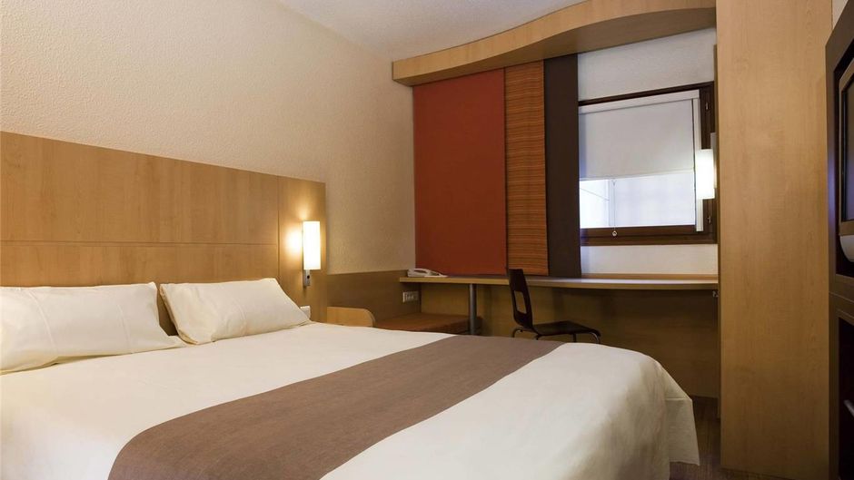 Ibis Hotel Alencon Room