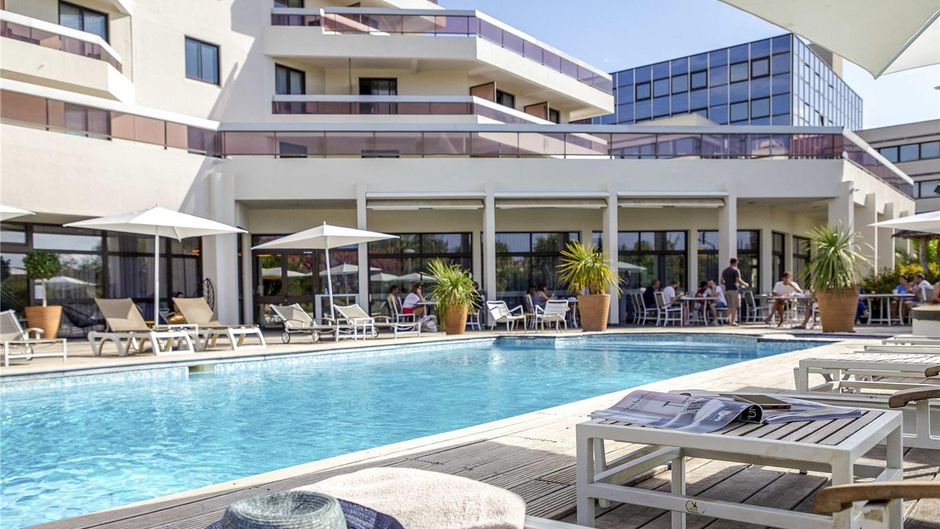 Mercure Hyeres Pool