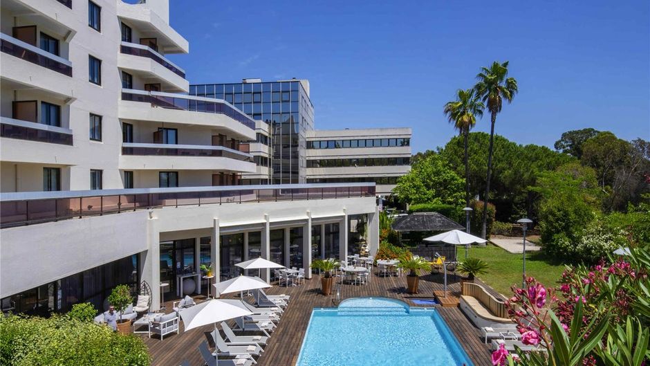 Mercure Hyeres Pool