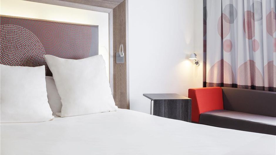 Novotel Newcastle Airport Room