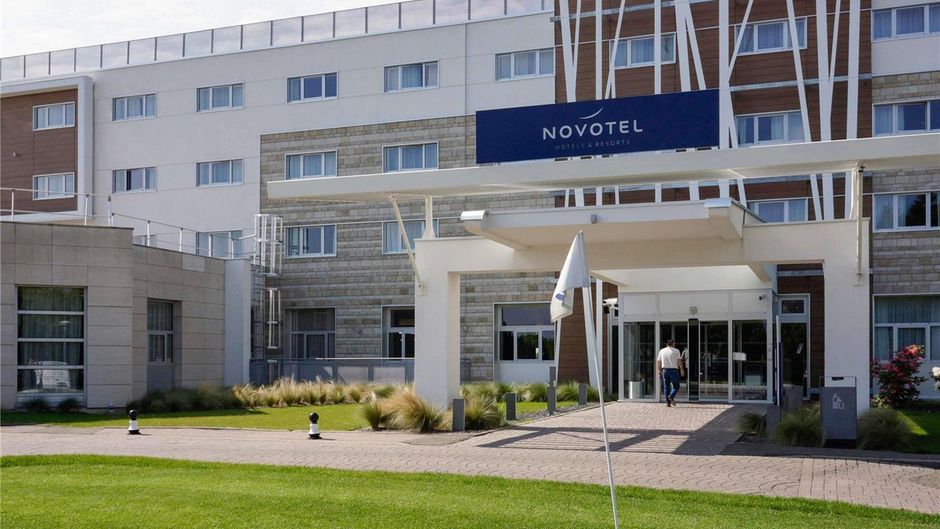 Novotel Saint Quentin Golf National Exterior