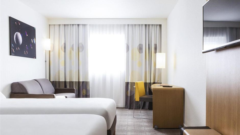 Novotel Saint Quentin Golf National Room