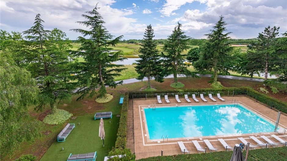 Novotel Saint Quentin Golf National Room