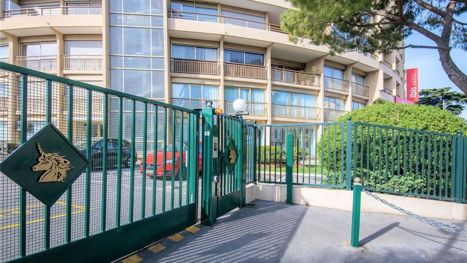 Ibis Cannes Plage La Bocca Exterior