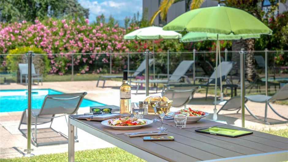 Mercure Cannes Mandelieu Pool