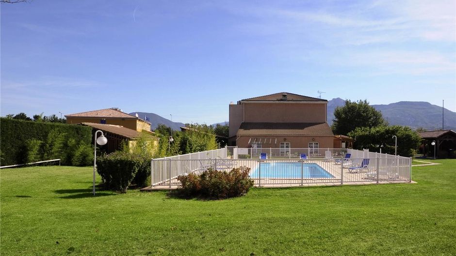 Ibis Sisteron Pool