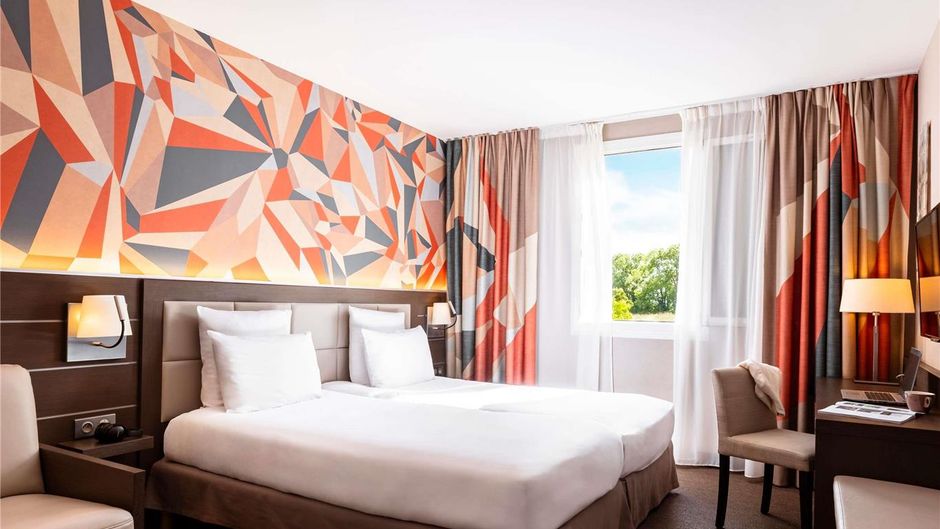 Mercure Omaha Beach Hotel Room