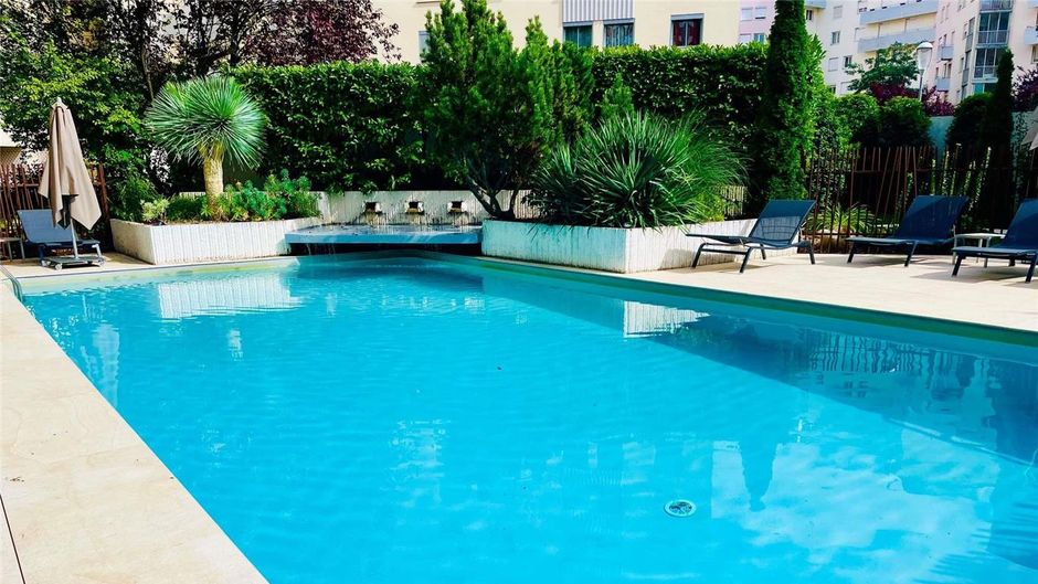 Mercure Dijon Clemenceau Pool