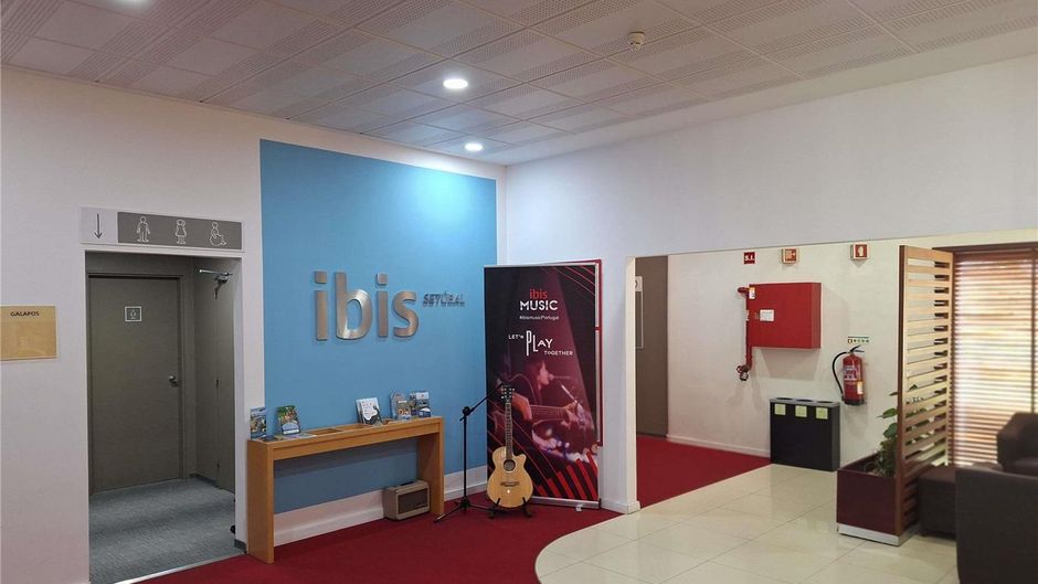 Hotel Ibis Setubal Exterior