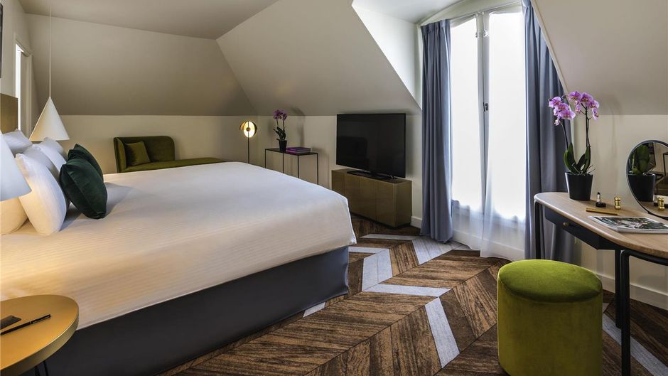 Le Louis Versailles Chateau MGallery Suite