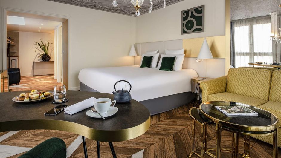 Le Louis Versailles Chateau MGallery Suite