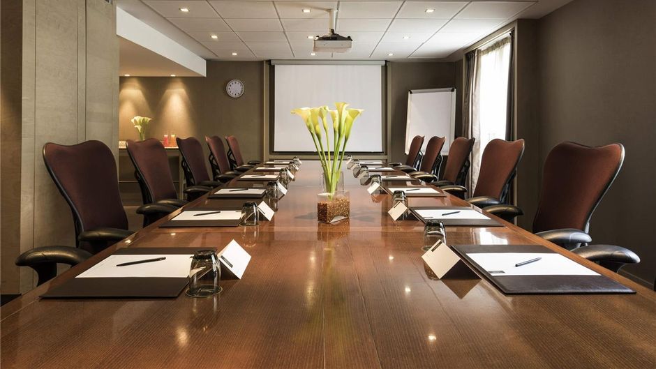 Le Louis Versailles Chateau MGallery Meeting