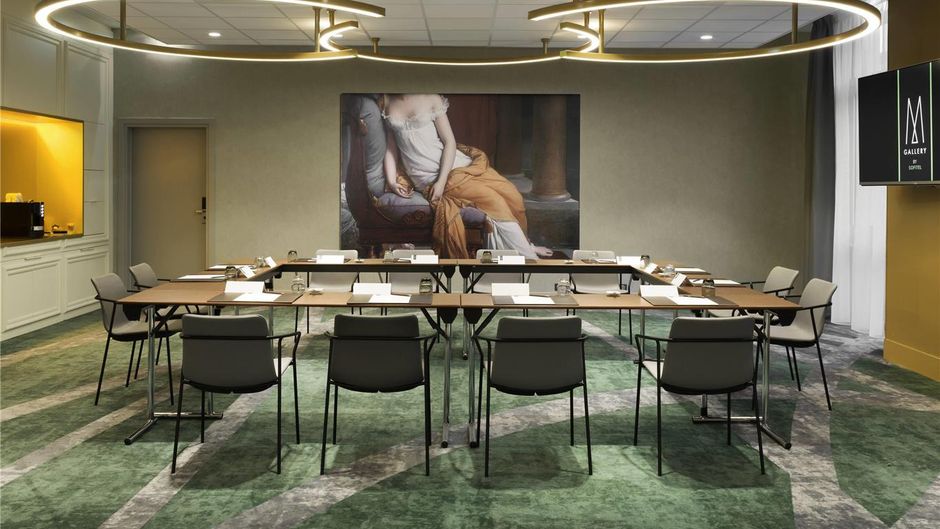 Le Louis Versailles Chateau MGallery Meeting