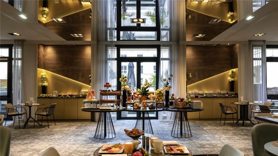 Le Louis Versailles Chateau MGallery Restaurant
