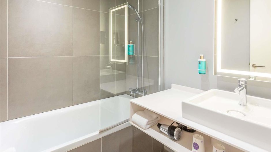 Novotel Bourges Room