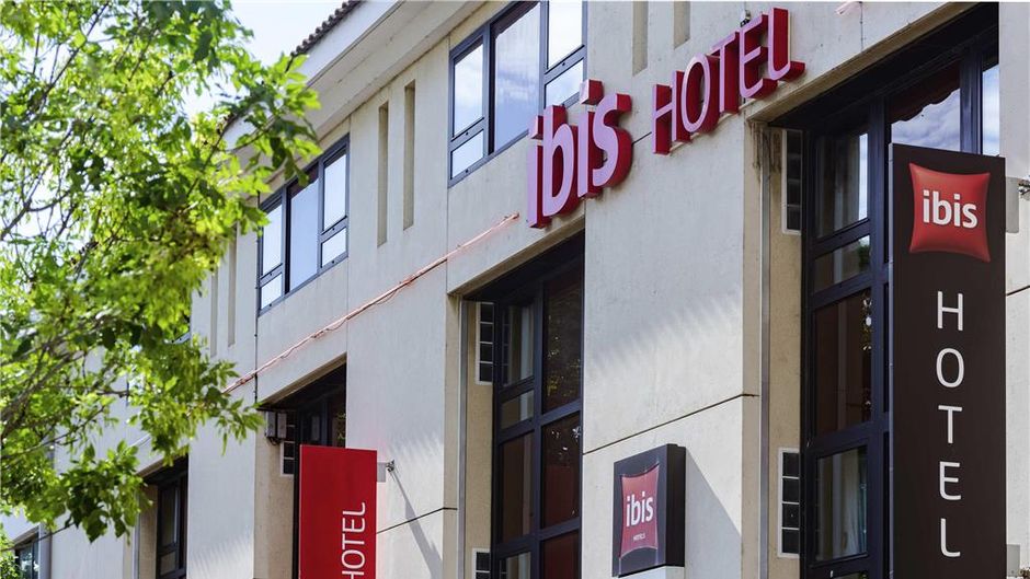Ibis Hotel Avignon Exterior