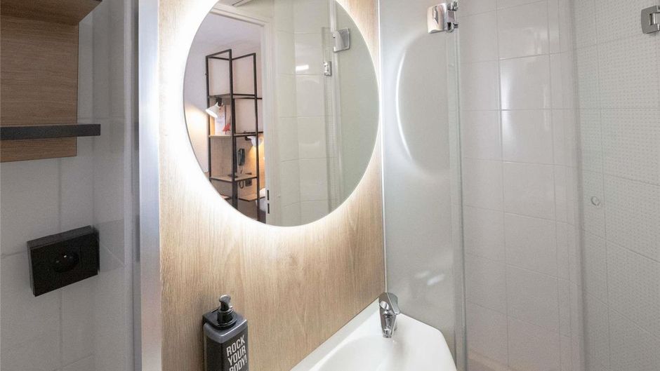 Ibis Hotel Avignon Room