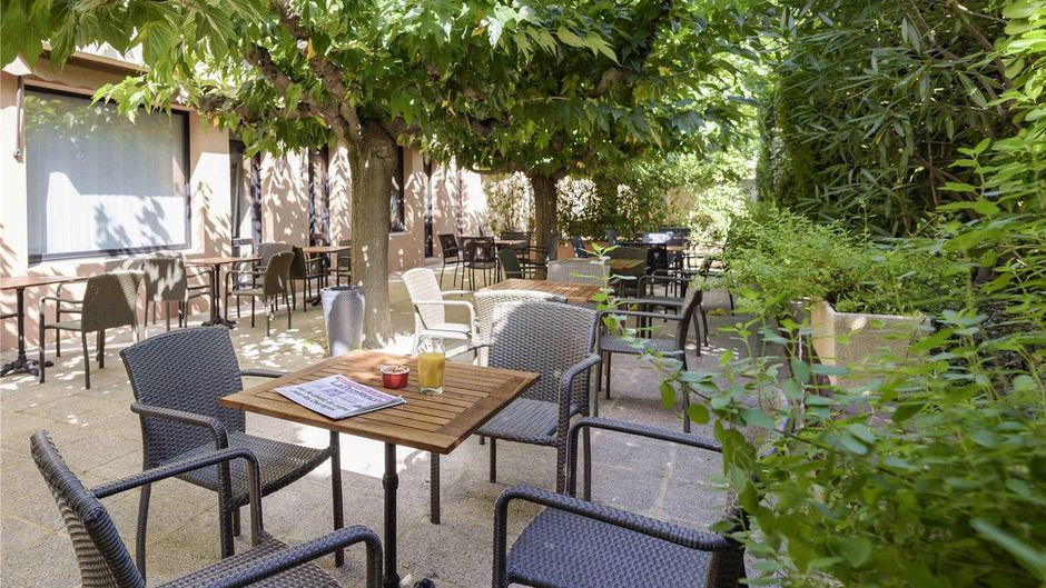 Ibis Hotel Avignon Exterior