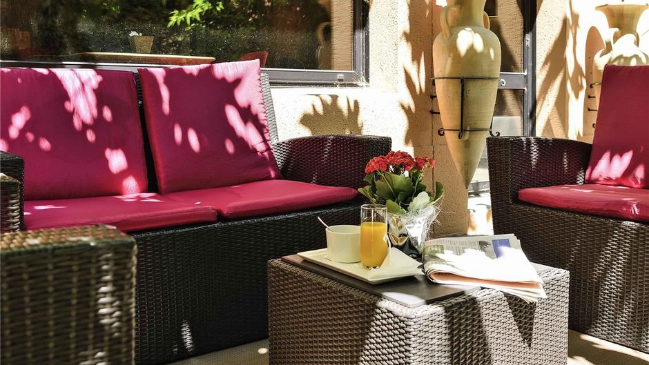 Ibis Hotel Avignon Exterior