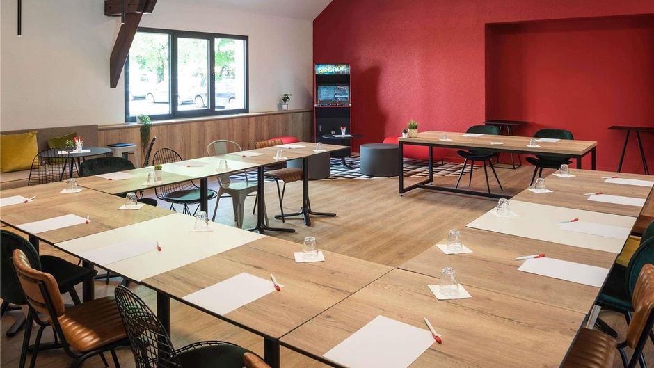 Ibis Beaune Centre Meeting