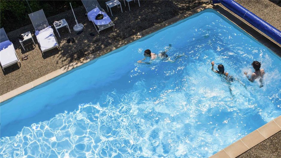 Ibis Beaune Centre Pool