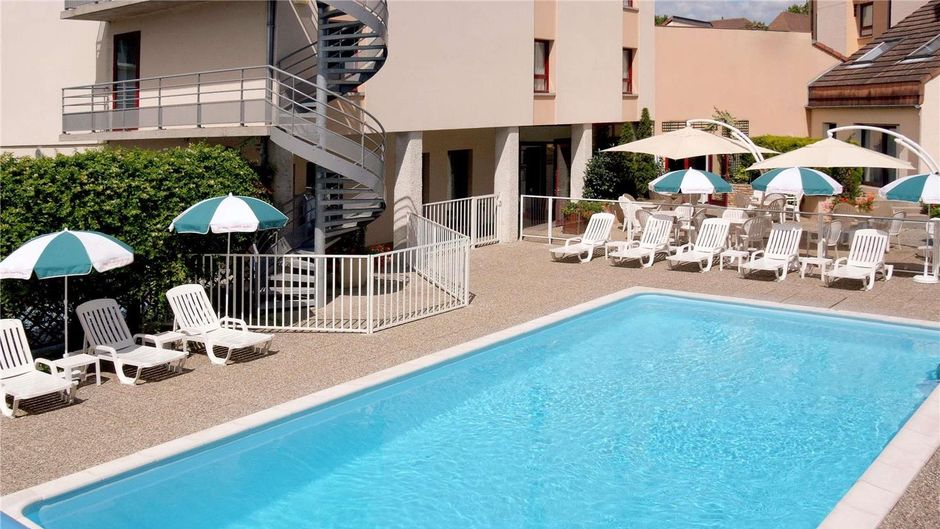 Ibis Beaune Centre Pool