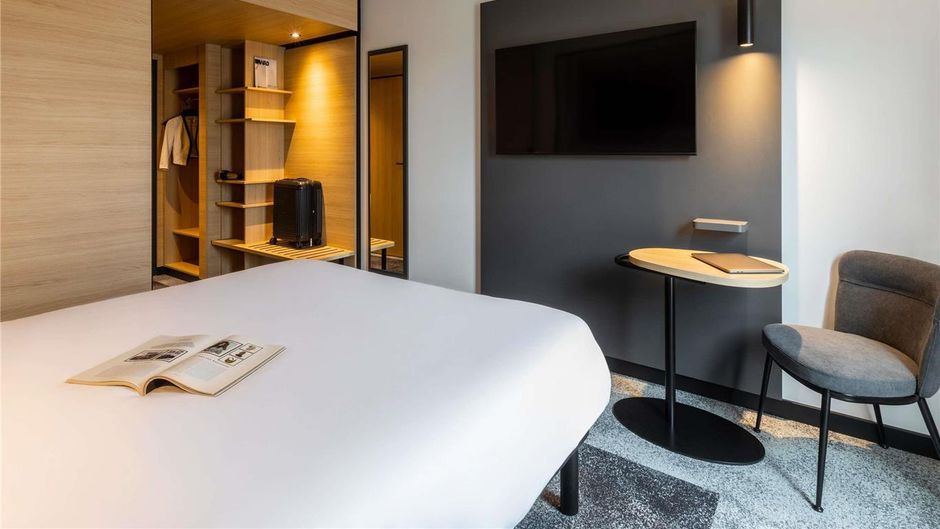 Ibis Sainte Catherine Room