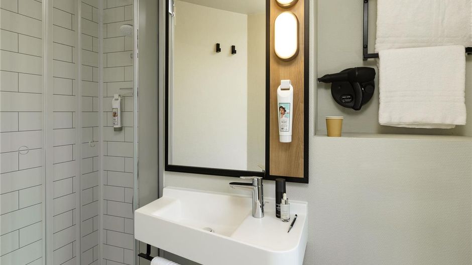 Ibis Hotel Bastille Room