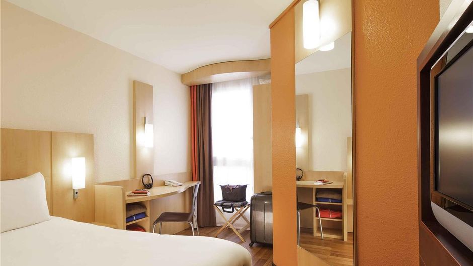 Ibis Hotel Versailles Room