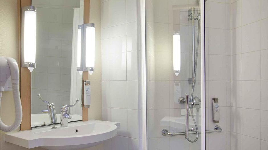 Ibis Hotel Poitiers Room