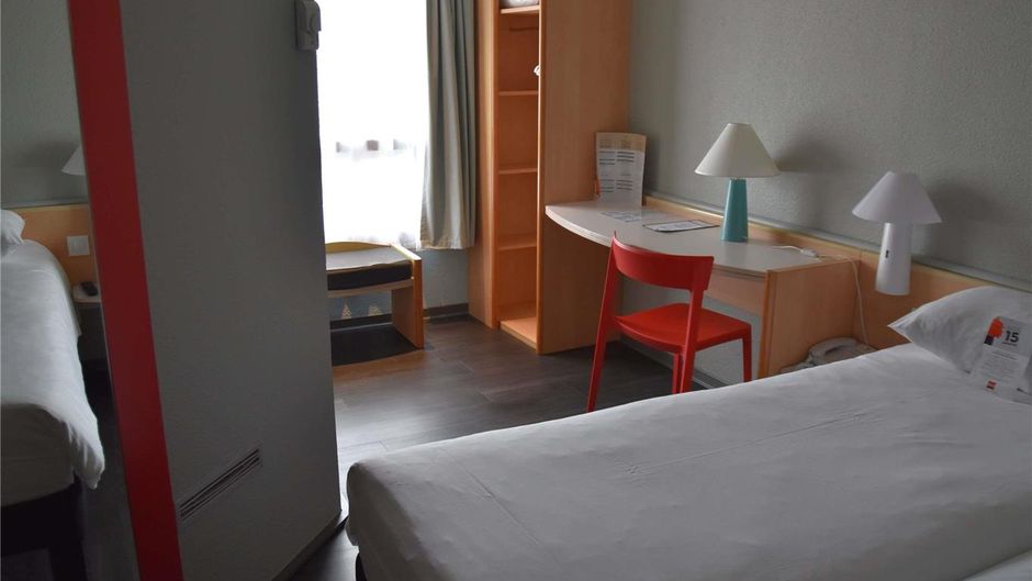 Ibis Hotel Rochefort Exterior