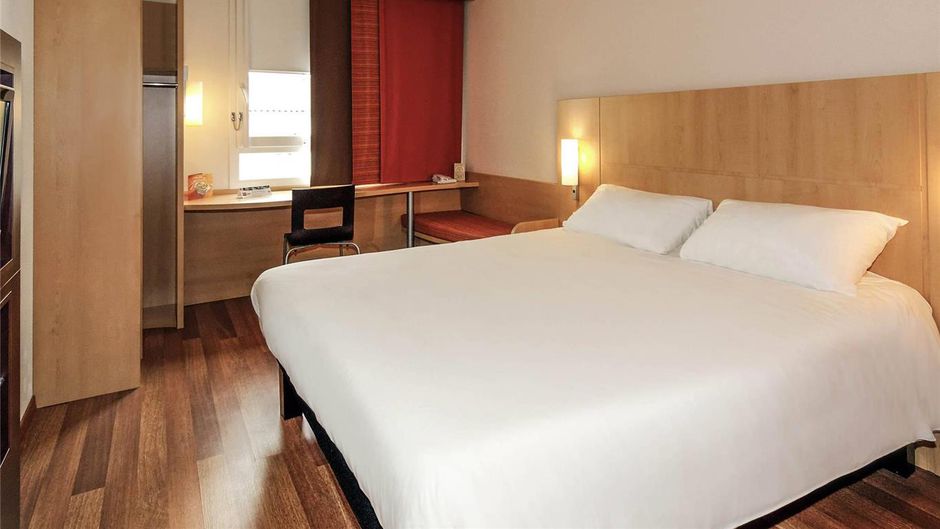 Ibis Hotel Rochefort Room