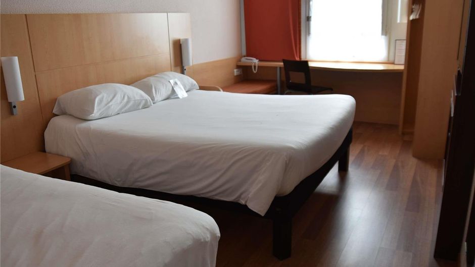 Ibis Hotel Rochefort Exterior